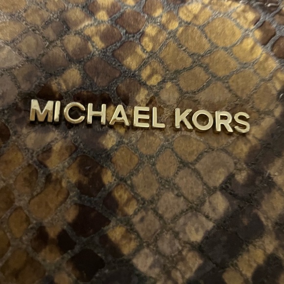 Michael Kors sneak skin handbag in wallet - Picture 2 of 8